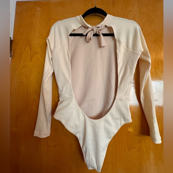 Abysse Billie Dune rashguard/surf suit | Size Small | worn once - Picture 9 of 9